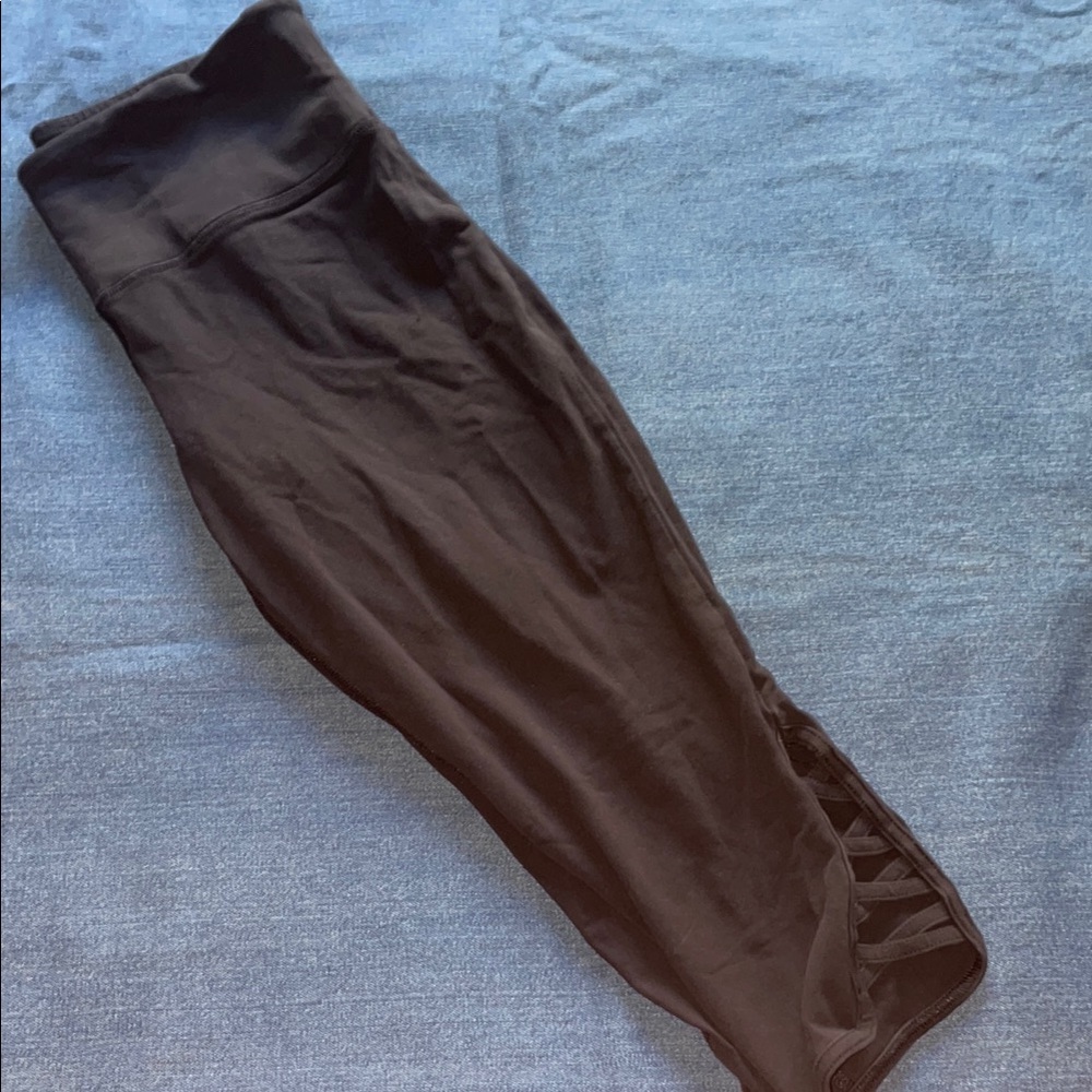 Black High-Waisted Leggings with Side Detail